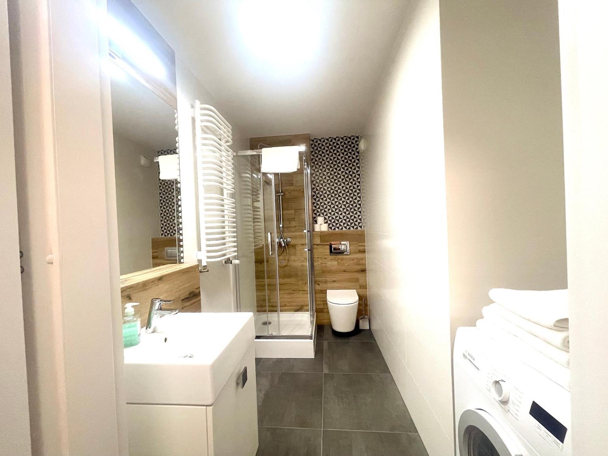 Premium Atal Square-free Parking Space In The Garage Apartment *