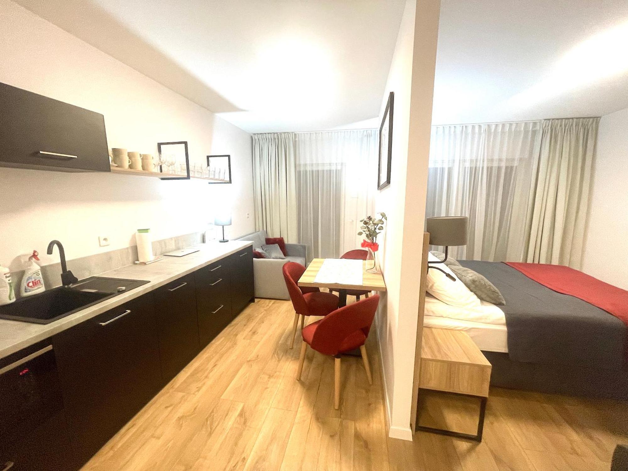 Premium Atal Square-free Parking Space In The Garage Apartment