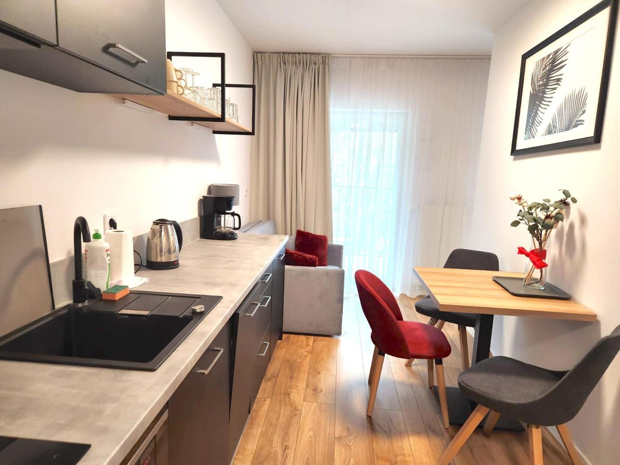 Premium Atal Square-free Parking Space In The Garage Apartment
