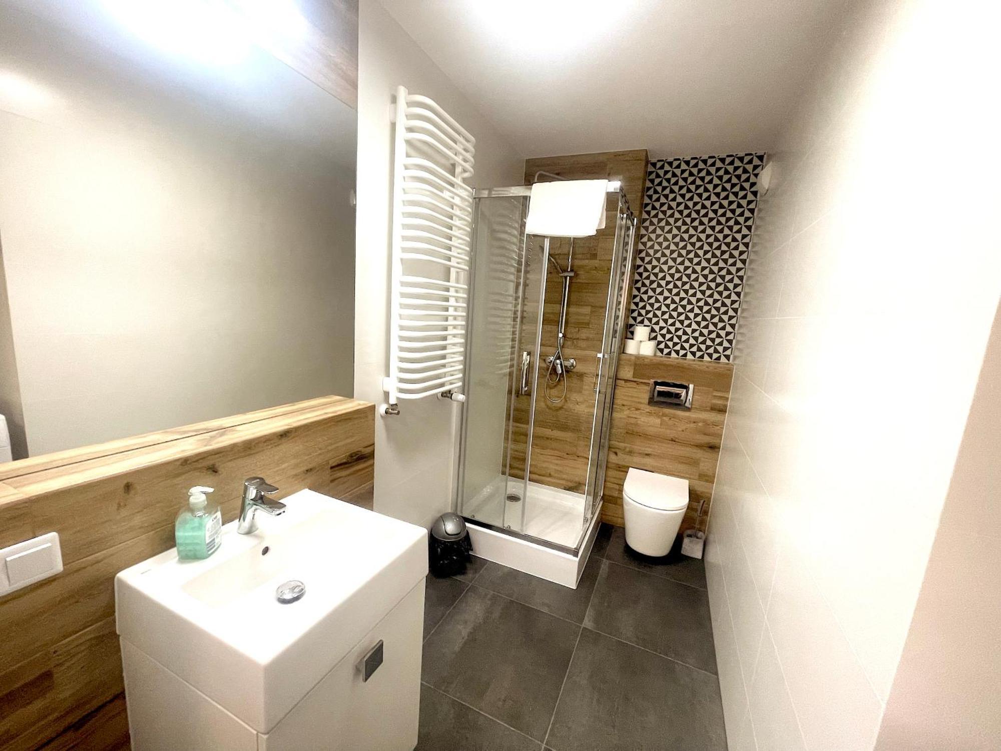 Premium Atal Square-free Parking Space In The Garage Apartment *