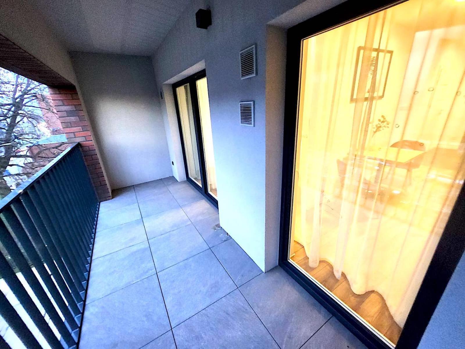 Premium Atal Square-free Parking Space In The Garage Apartment *
